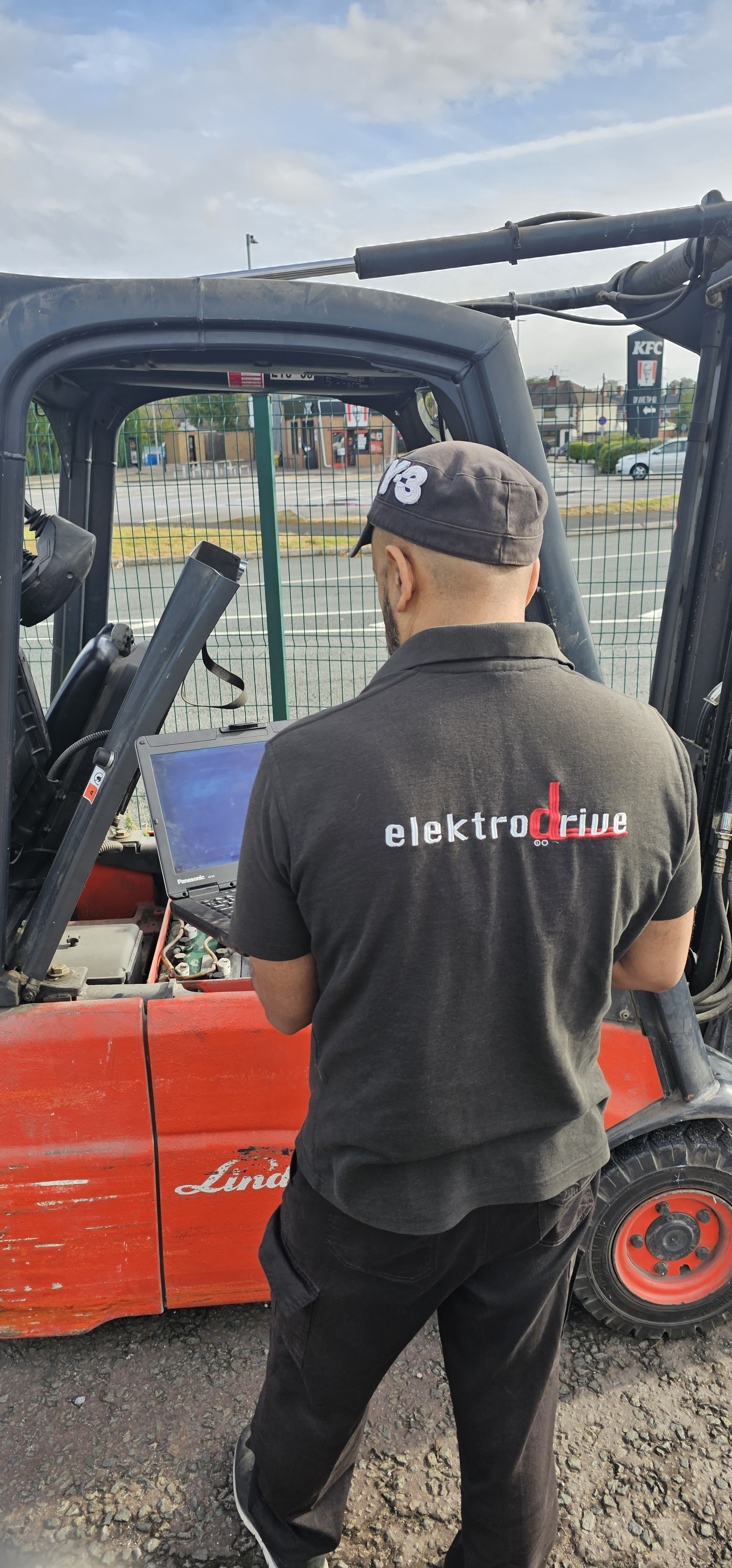 Elektrodrive workshop — forklift controller diagnostics and repair